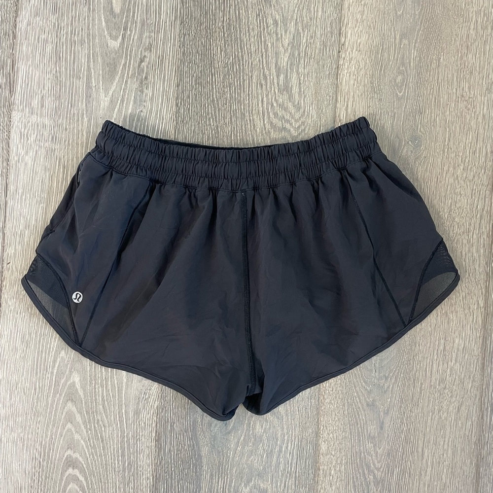 Lululemon Hotty Hot Low-Rise Lined Short 2.5" Size 8
